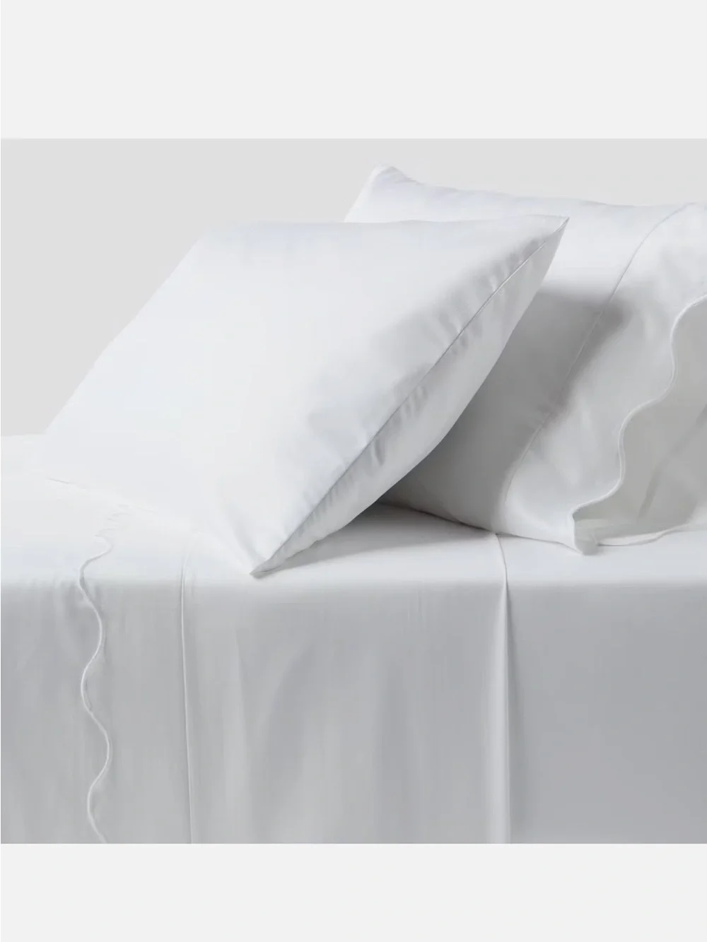 Queen 400 Thread Count Performance 4pc Sheet Set White Scalloped Hem - Threshold